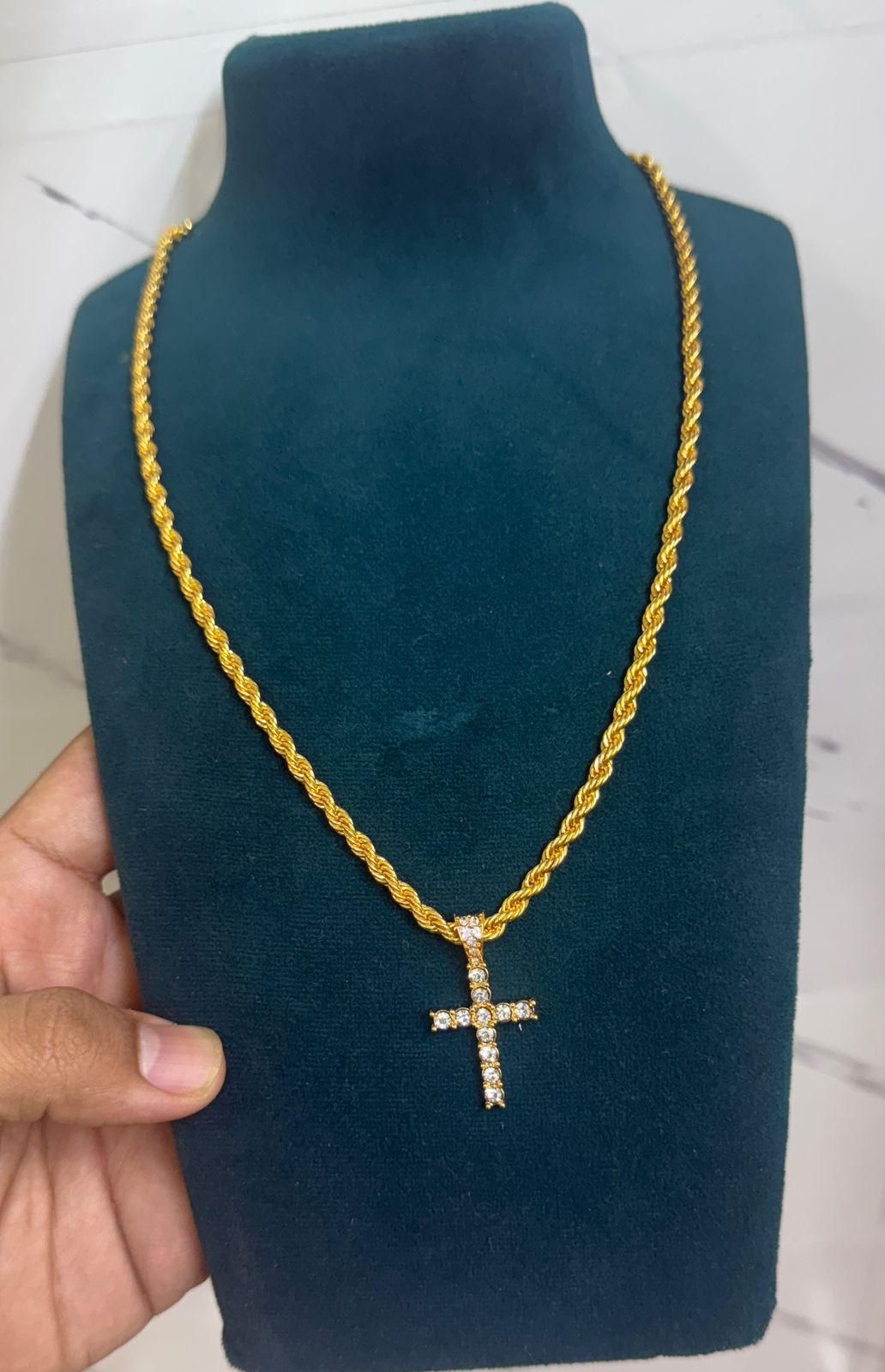 Stylish Men’s Cross Pendant Chain – Elegant, Lightweight & Bold